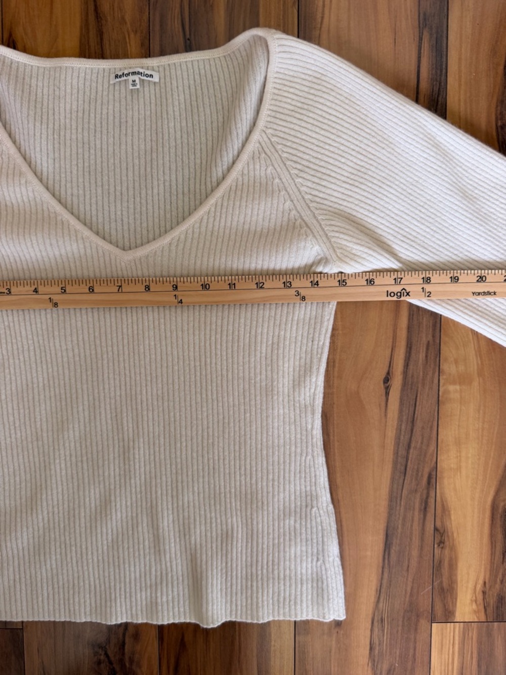 Reformation Hart cashmere Soft Cream V-Neck Ribbed Sweater - Picture 6 of 7